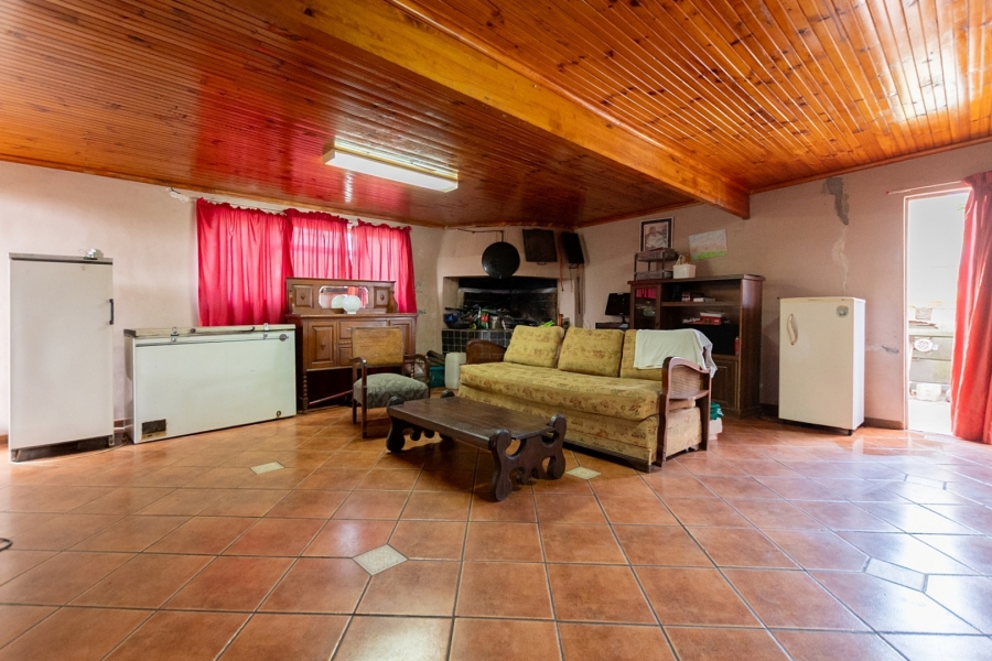 6 Bedroom Property for Sale in Laaiplek Western Cape